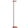 Oblique gulvlampe USB-C, mat rustfarvet