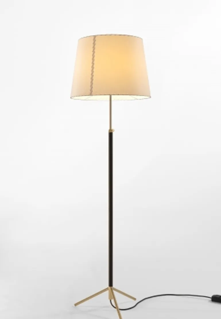 Pie de salón Gulvlampe G1 beige pergament/messing